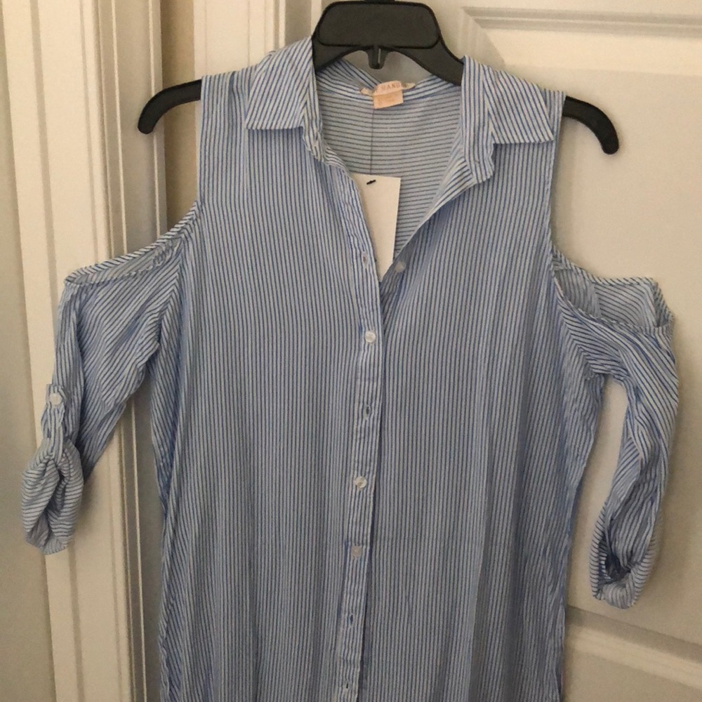 Cold shoulder top